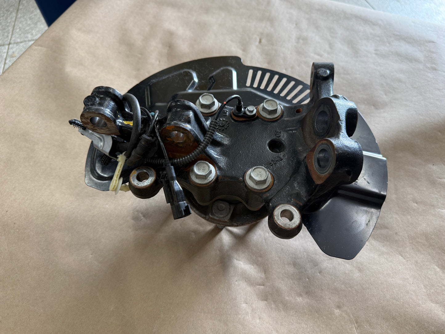 2024-2026 Mustang GT LH Driver Side Front Spindle Knuckle Hub Low Mileage