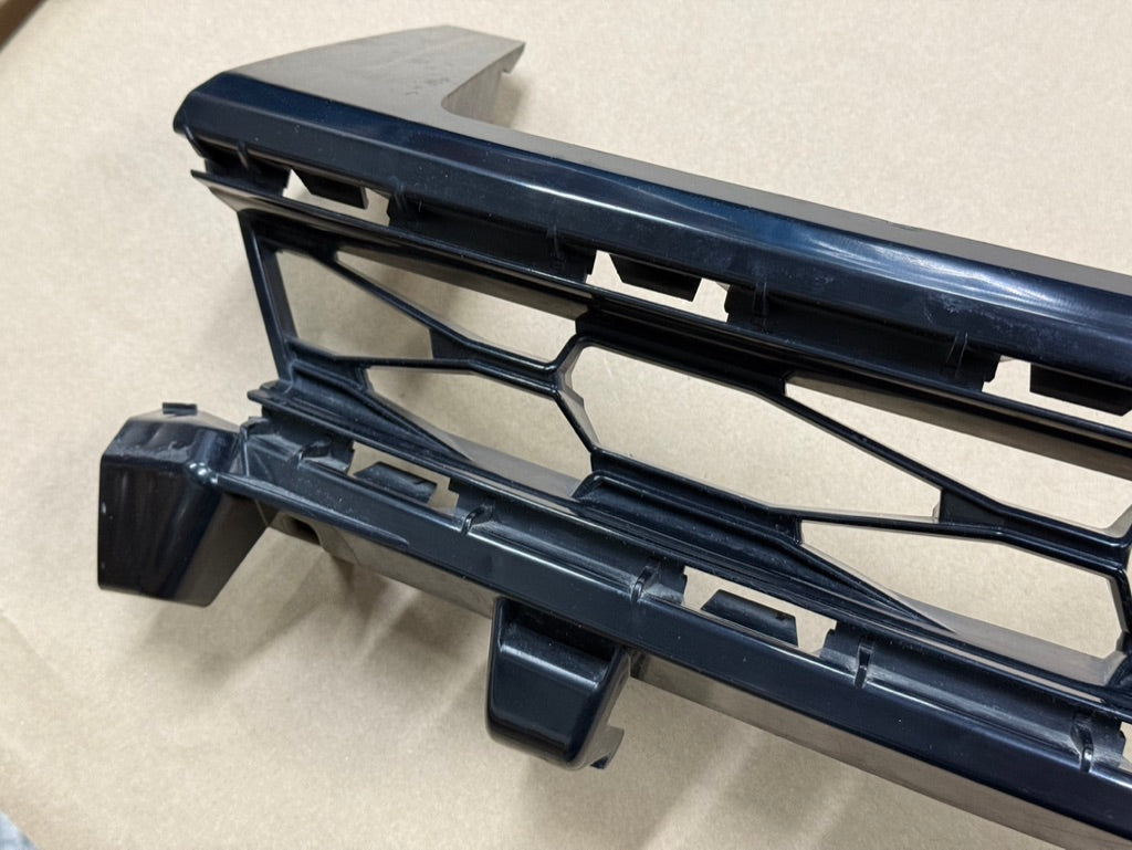 2016-2018 Chevrolet Camaro SS Front Bumper Upper Grille "GM"