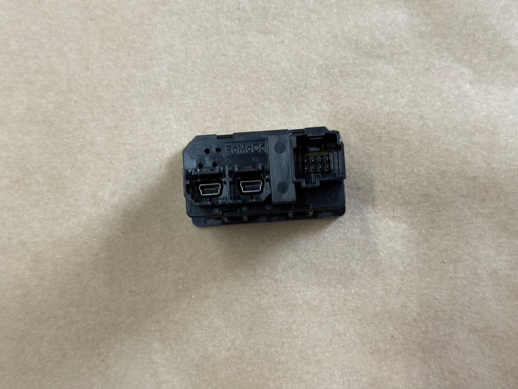 2015 Ford Mustang GT Ecoboost USB Port OEM 15-17