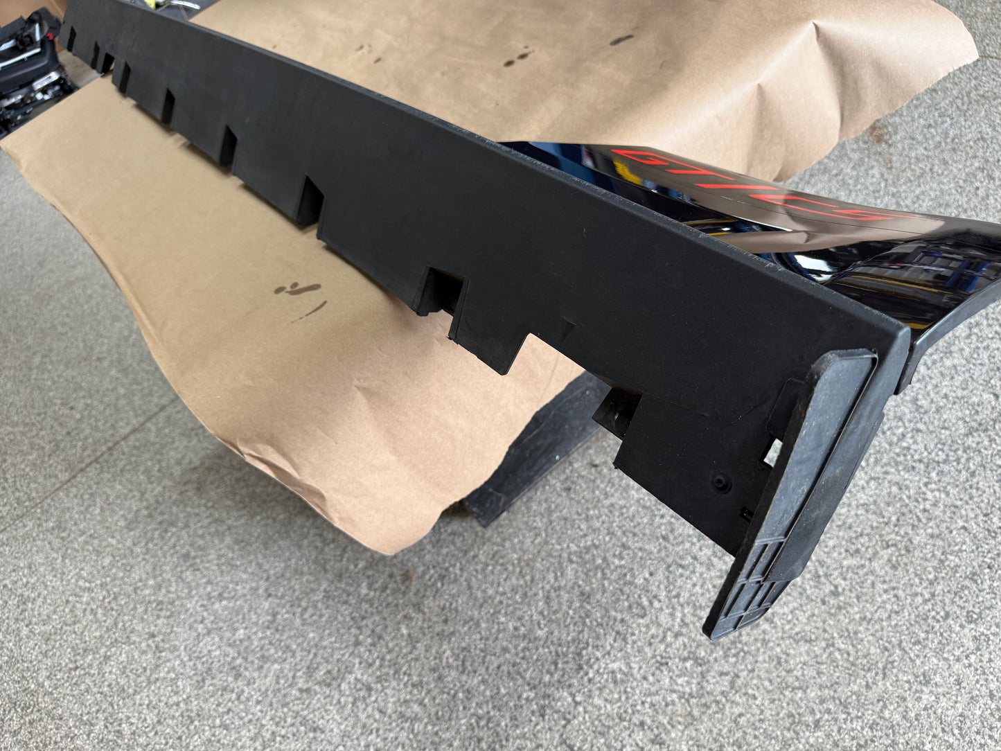 2015-2023 Ford Mustang GT V6 LH Side Skirt Molding Driver Side "HY"
