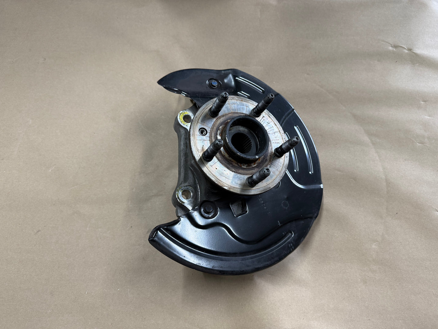 2010-2015 Chevrolet Camaro SS RH Passenger Side Front Spindle Knuckle Hub GM