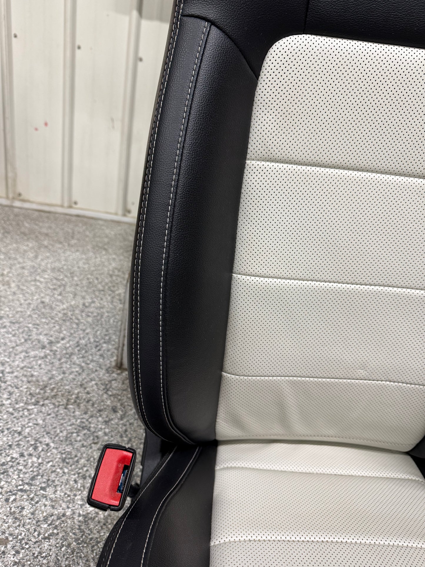 2018-2023 Ford Mustang GT Black/White Leather Front Rear Power Seats Heat/Cooled