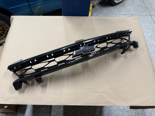 2016-2018 Chevrolet Camaro SS Front Bumper Upper Grille "GM"