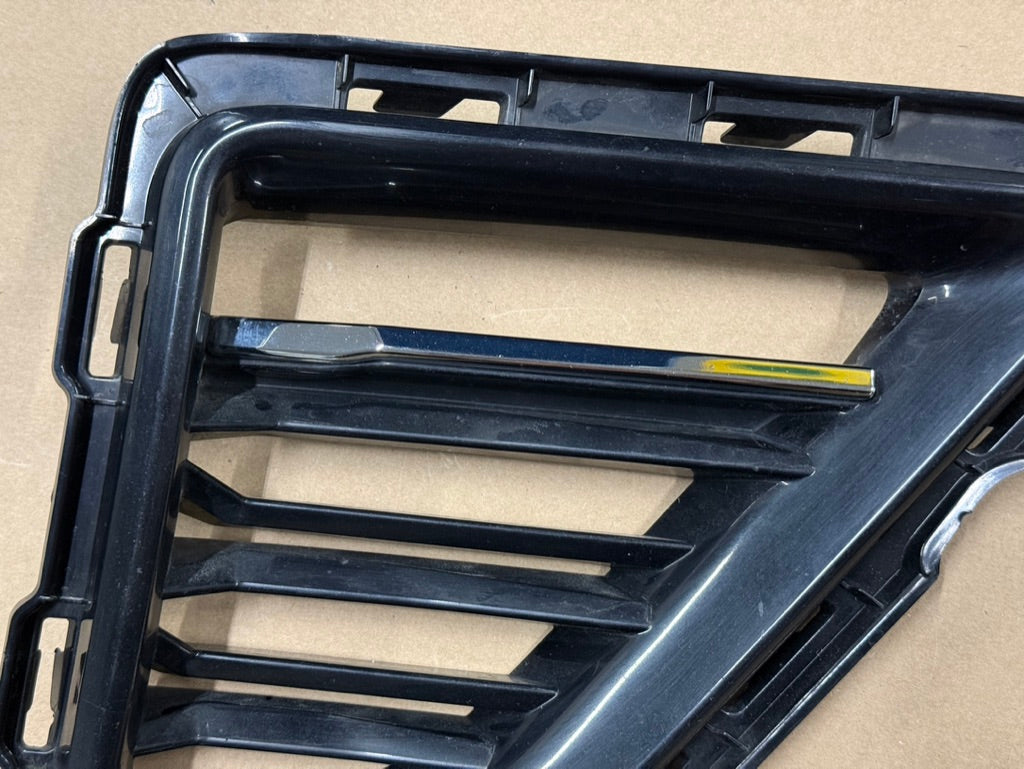 2016-2018 Chevrolet Camaro SS Front Bumper RH Passenger Side Grille GM