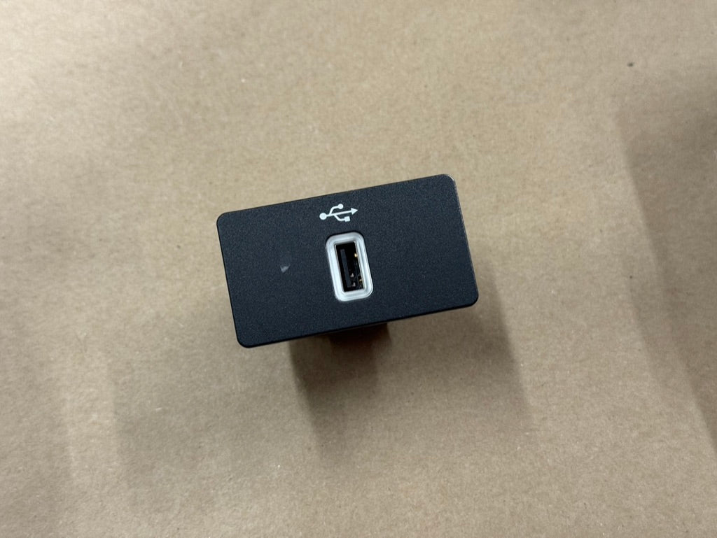 2020 Ford Mustang GT Touch Screen, Face Plate, Radio, Module USB Port