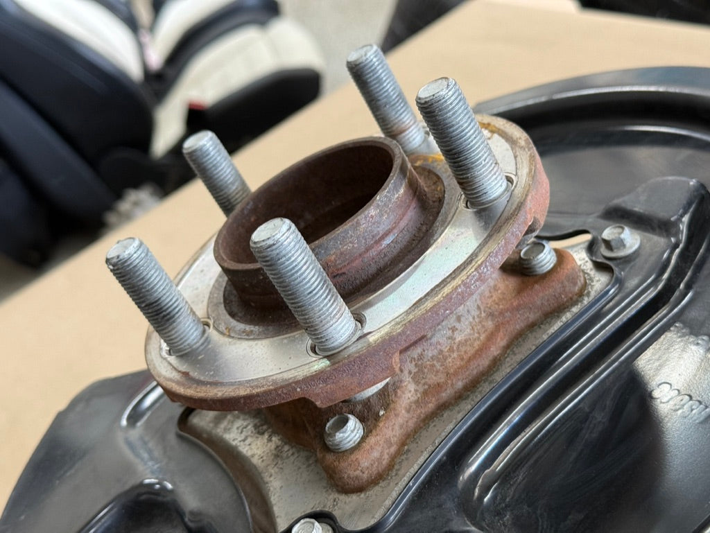 2015-2023 Ford Mustang 5.0 GT RH Passenger Side Rear Spindle Knuckle Hub