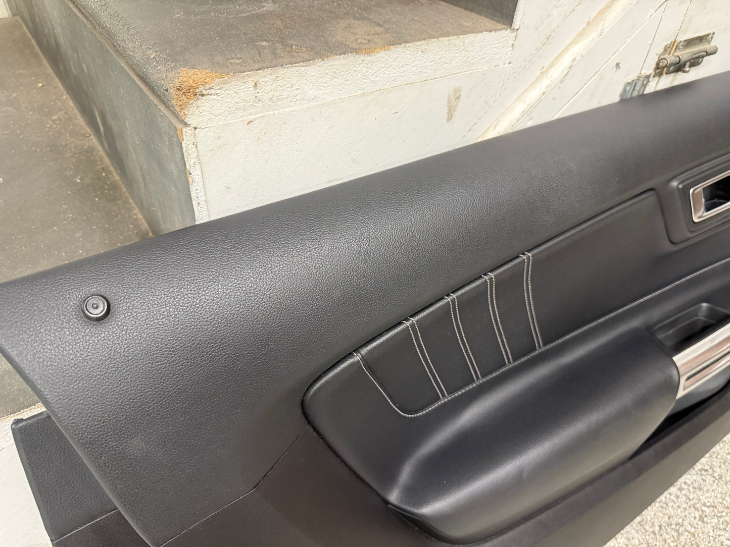2018-2023 Ford Mustang GT LH Driver Leather Insert Door Panel Grey Stitching