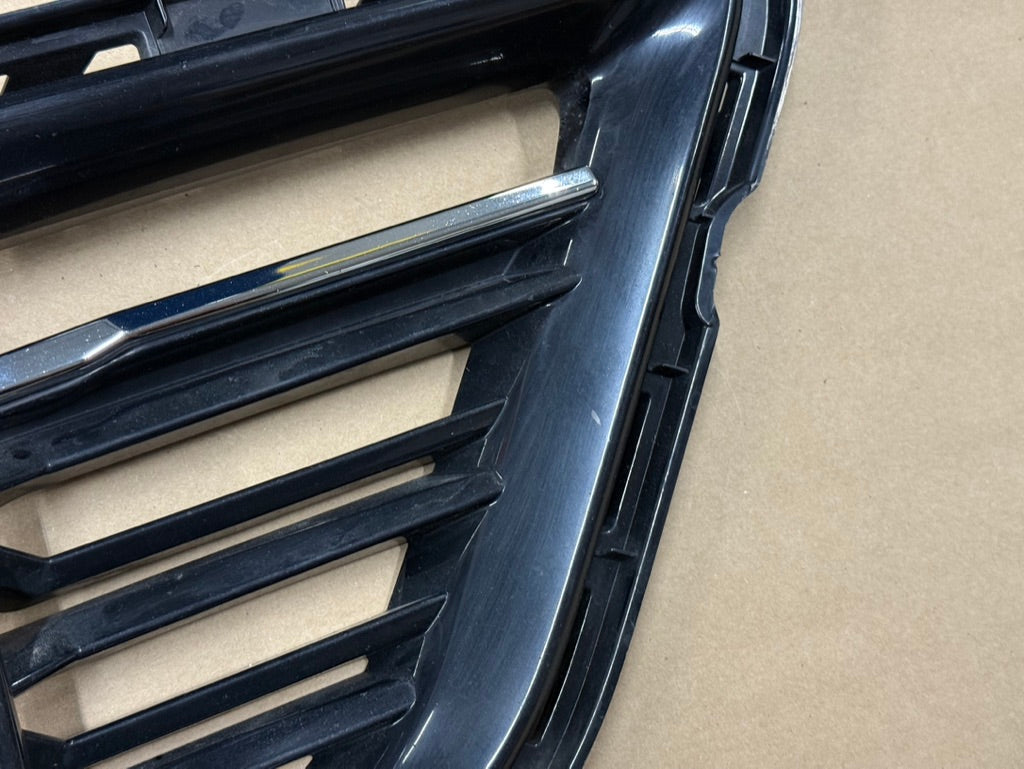 2016-2018 Chevrolet Camaro SS Front Bumper RH Passenger Side Grille GM