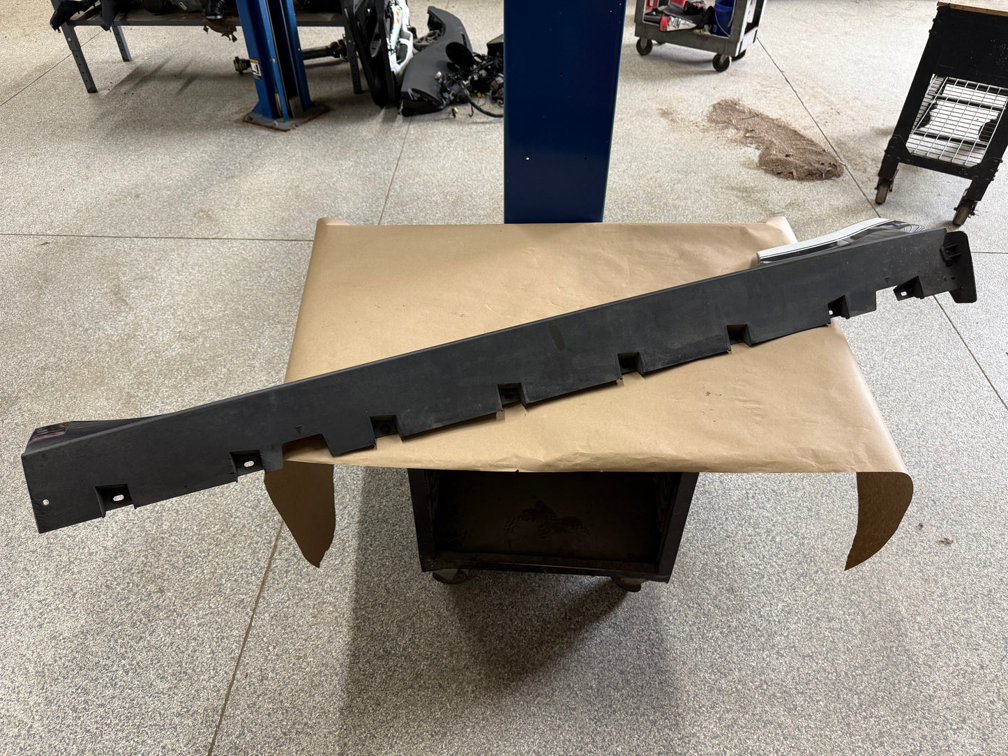 2015-2023 Ford Mustang GT V6 LH Side Skirt Molding Driver Side "J7"
