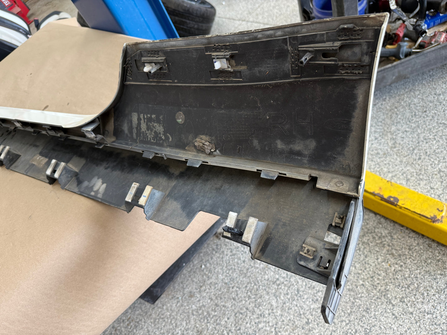 2015-2023 Ford Mustang GT V6 RH Passenger Side Skirt Molding "N4"
