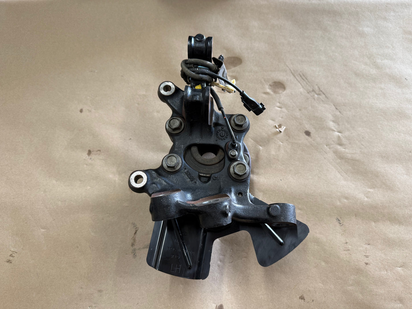 2024-2026 Mustang GT LH Driver Side Front Spindle Knuckle Hub 16k miles