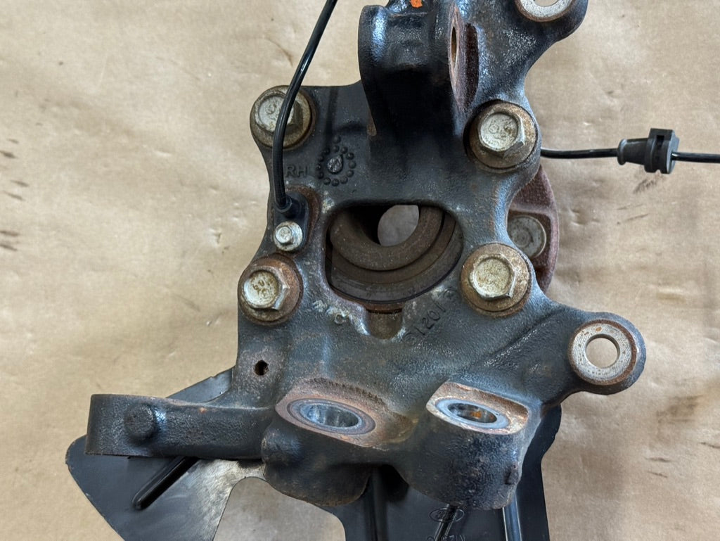 2021-2023 Ford Mustang 5.0 GT RH Passenger Side Front Spindle Knuckle Hub 4 Bolt