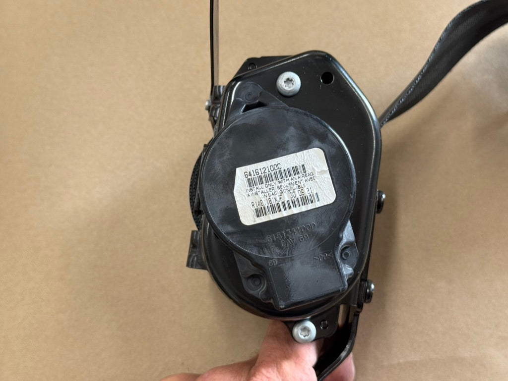 2018-2023 Ford Mustang 5.0 GT Convertible RH Pass. Front Seat Belt Safety