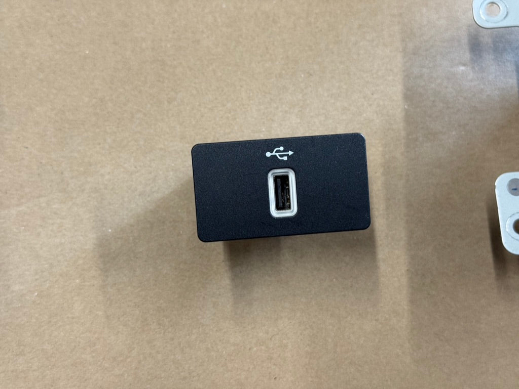 2022 Ford Mustang GT Touch Screen, Face Plate, Radio, Module USB Port