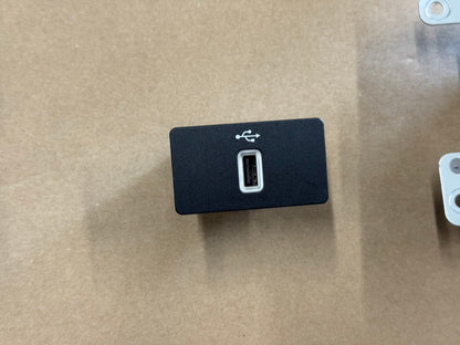 2022 Ford Mustang GT Touch Screen, Face Plate, Radio, Module USB Port