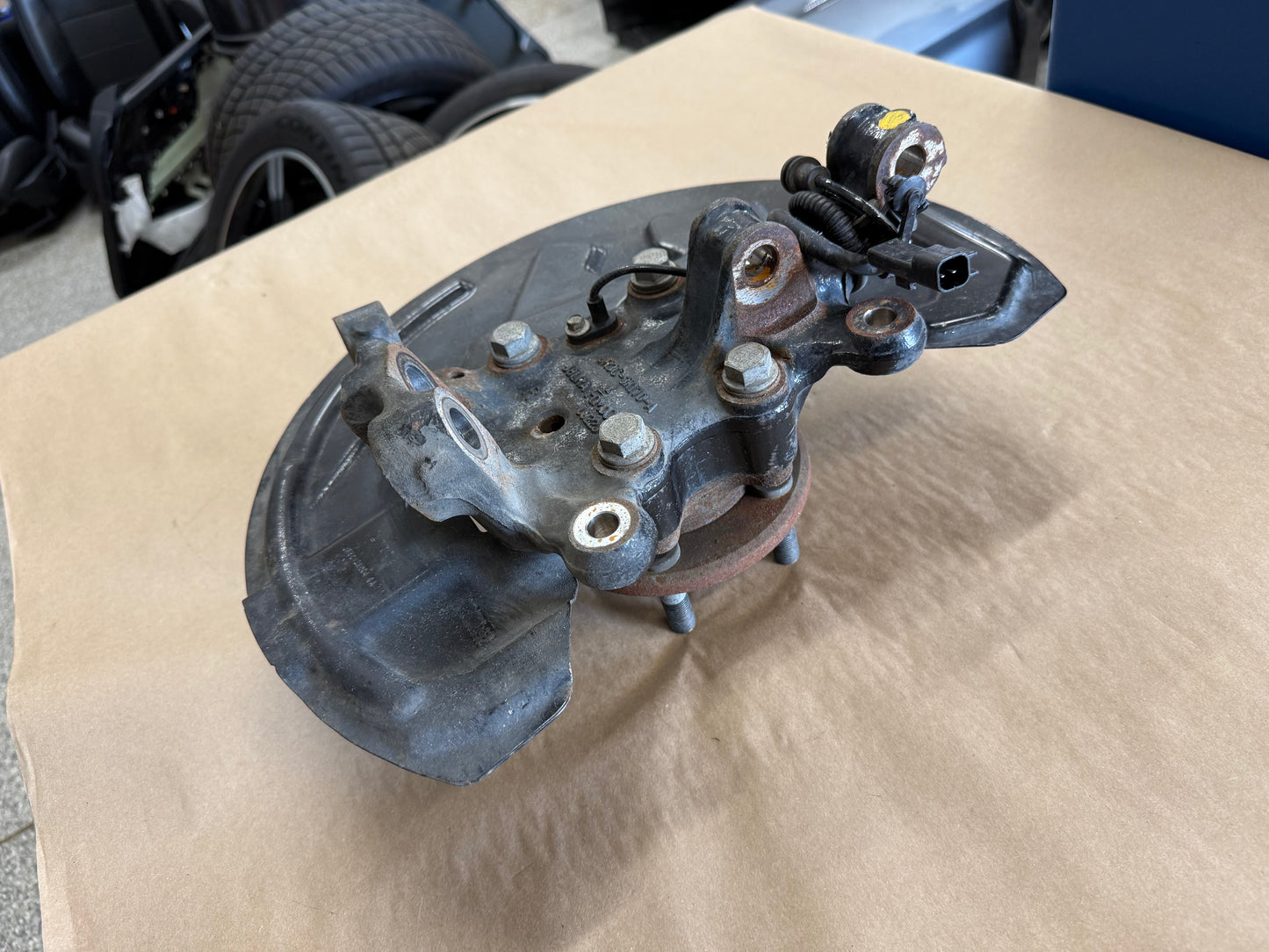 2021-2023 Ford Mustang 5.0 GT RH Passenger Side Front Spindle Knuckle Hub 4 Bolt