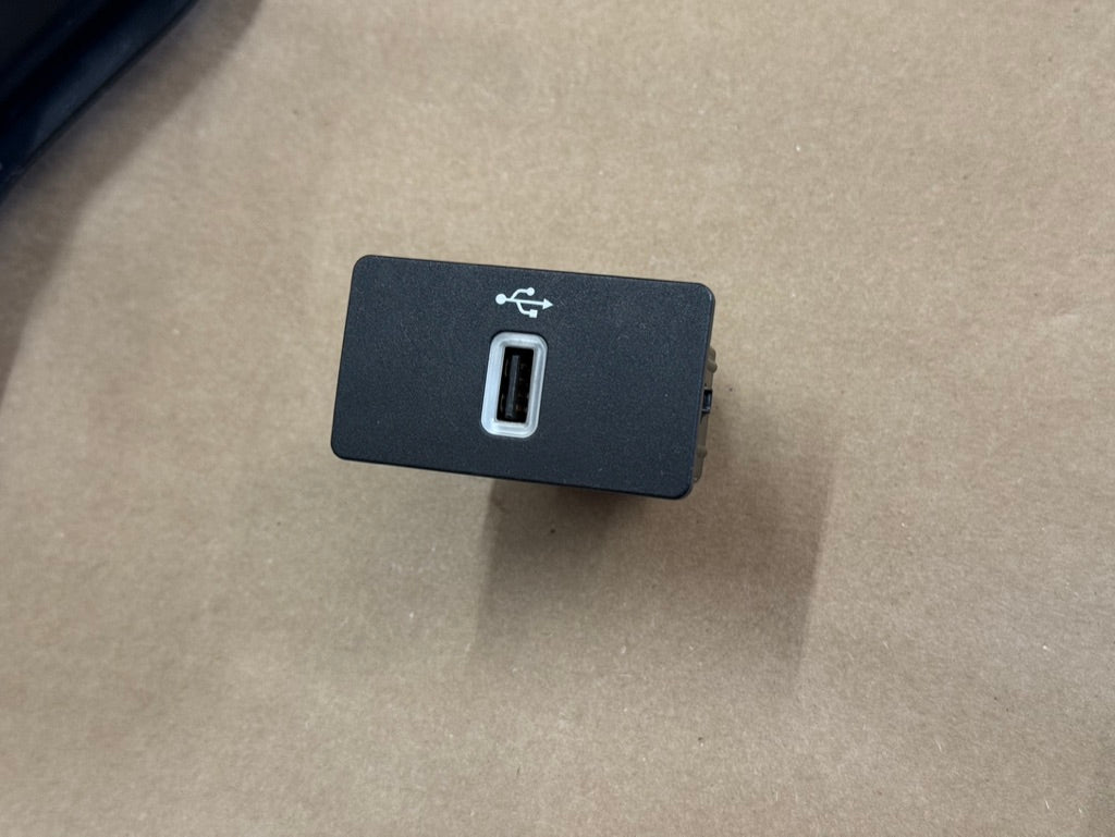 2021 Ford Mustang GT Touch Screen, Face Plate, Radio, Module USB Port