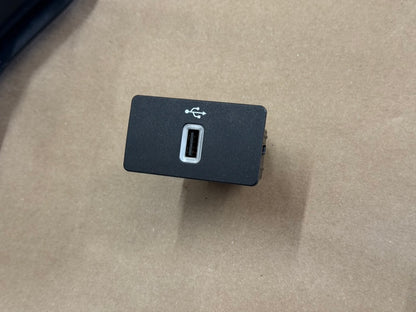 2021 Ford Mustang GT Touch Screen, Face Plate, Radio, Module USB Port
