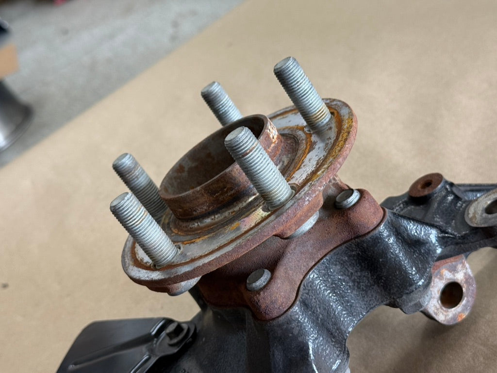 2024-2026 Ford Mustang GT LH Driver Side Front Spindle Knuckle Hub 19k Miles