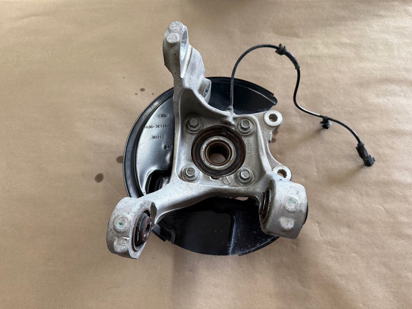2015-2023 Ford Mustang 5.0 GT RH Passenger Side Rear Spindle Knuckle Hub