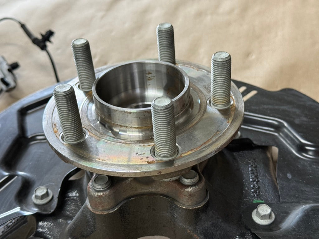 2024-2026 Ford Mustang 5.0 GT RH Passenger Side Front Spindle Knuckle Hub 4 Bolt