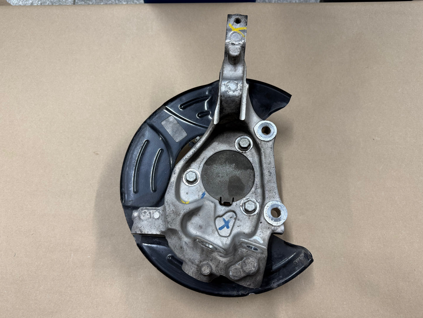 2010-2015 Chevrolet Camaro SS RH Passenger Side Front Spindle Knuckle Hub GM