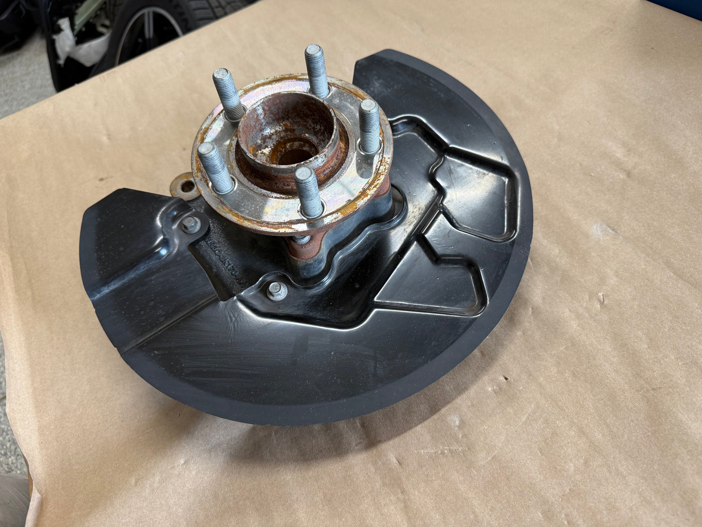 2021-2023 Ford Mustang 5.0 GT RH Passenger Side Front Spindle Knuckle Hub 4 Bolt