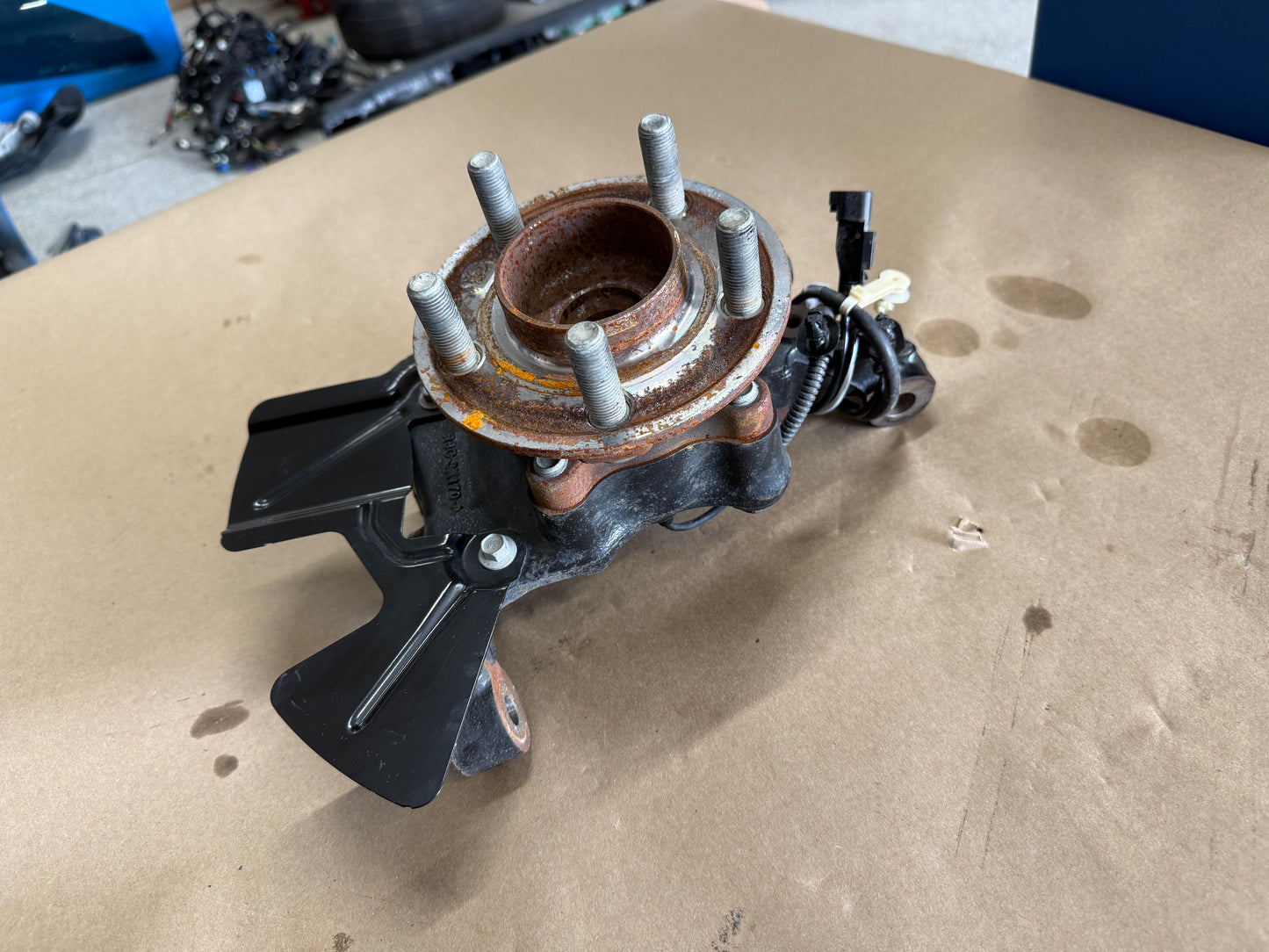 2024-2026 Mustang GT RH Passenger Side Front Spindle Knuckle Hub 16k miles