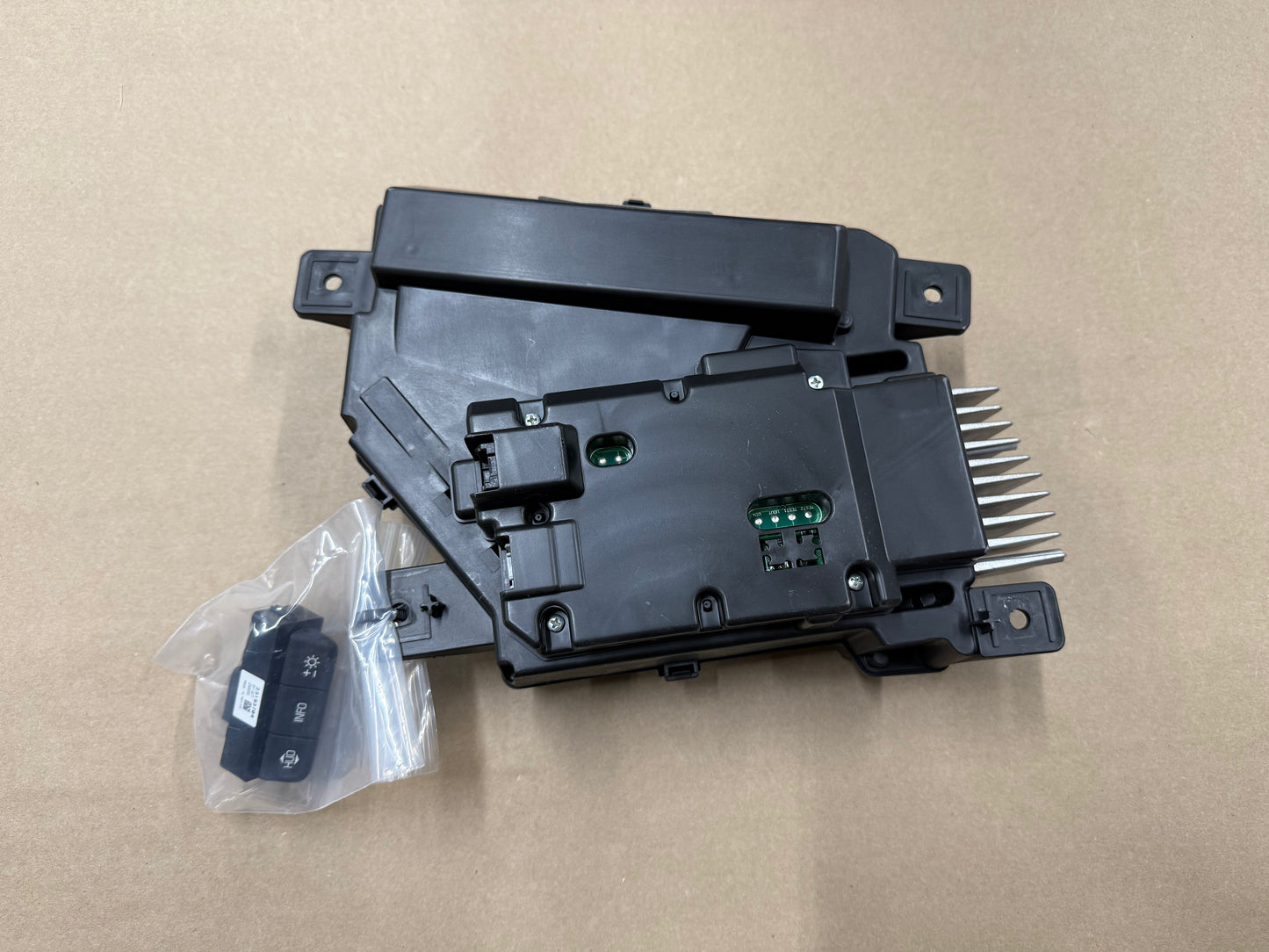 2016-2023 Chevrolet Camaro ZL1 SS Heads Up Display HUD Screen Unit GM