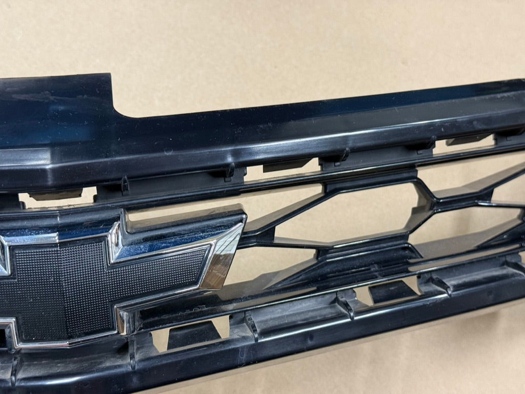 2016-2018 Chevrolet Camaro SS Front Bumper Upper Grille "GM"