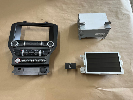 2021 Ford Mustang GT Touch Screen, Face Plate, Radio, Module USB Port
