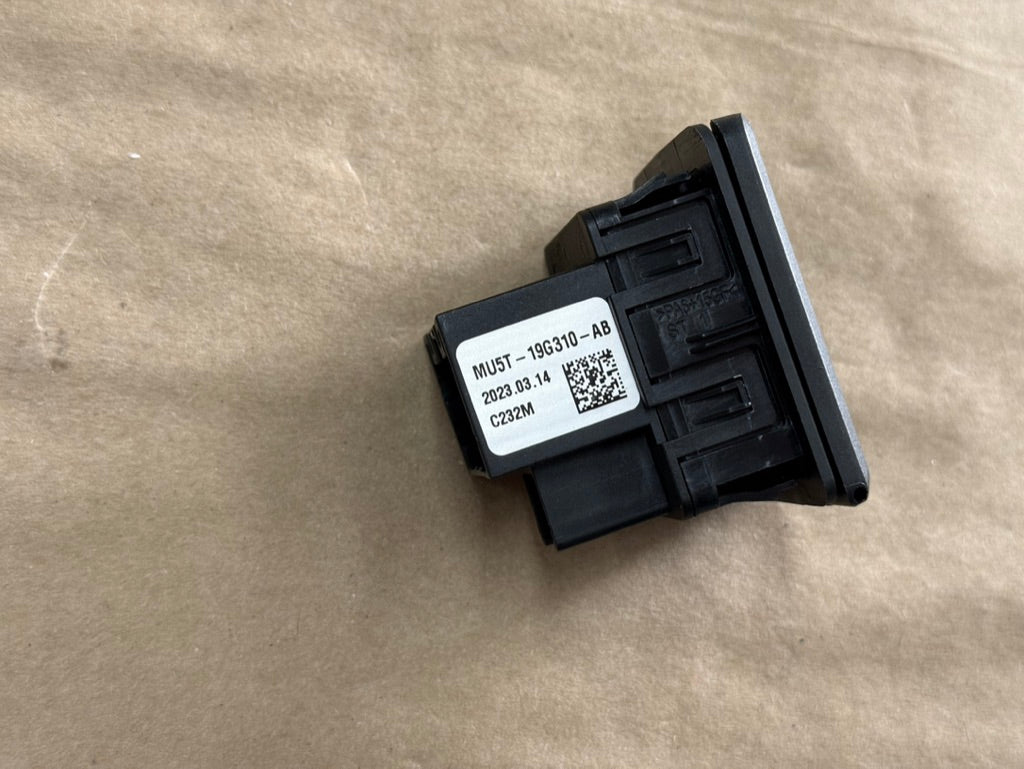 2023-2025 Ford F-250 F-350 Super Duty 120V AC 400W Outlet MU5T-19G310-AB