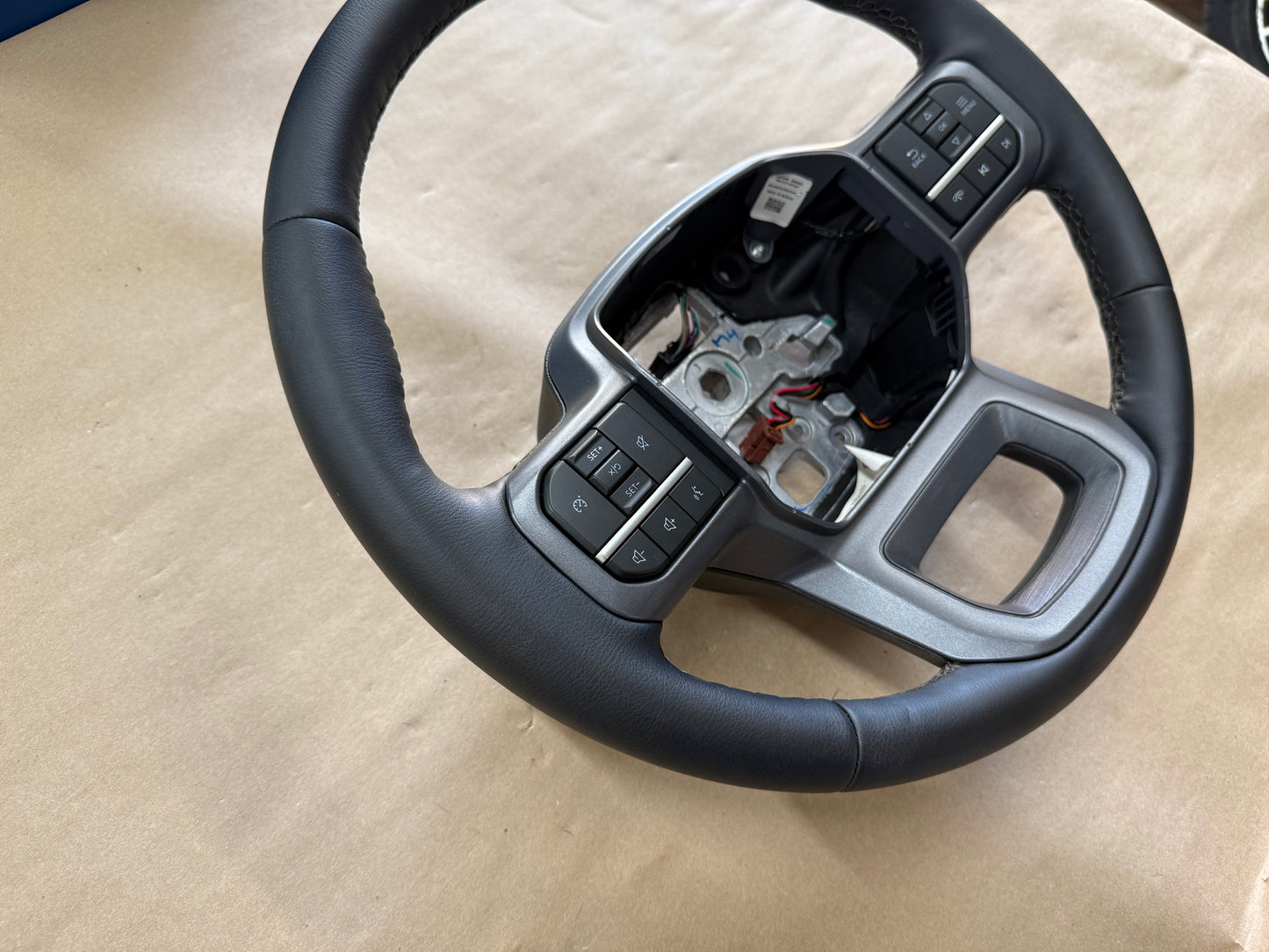 2023-2026 Ford F-250 F-350 Super Duty Soft Leather Steering Wheel 11k miles