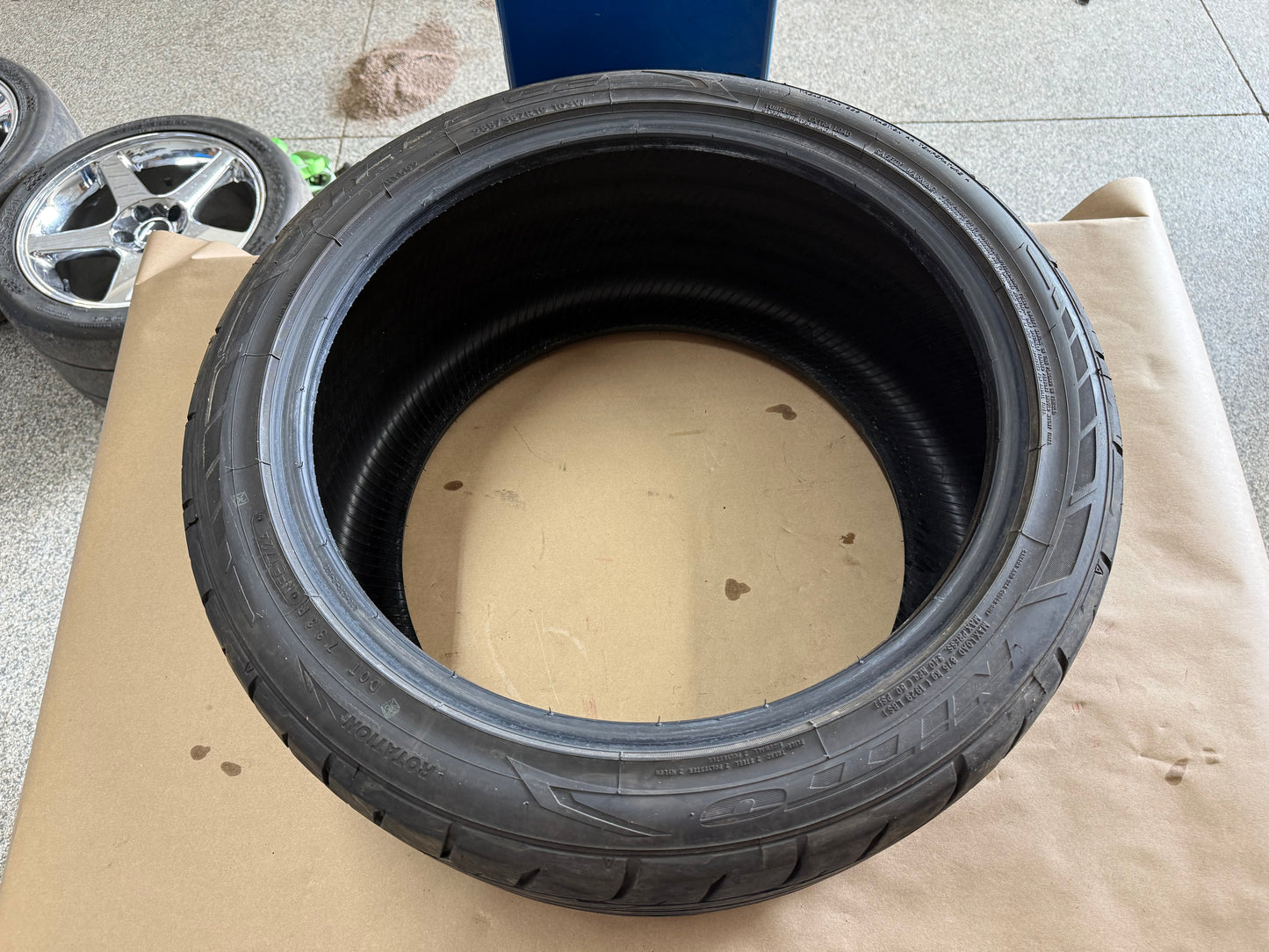 Nitto NT555 G2 285/35/19 Tire