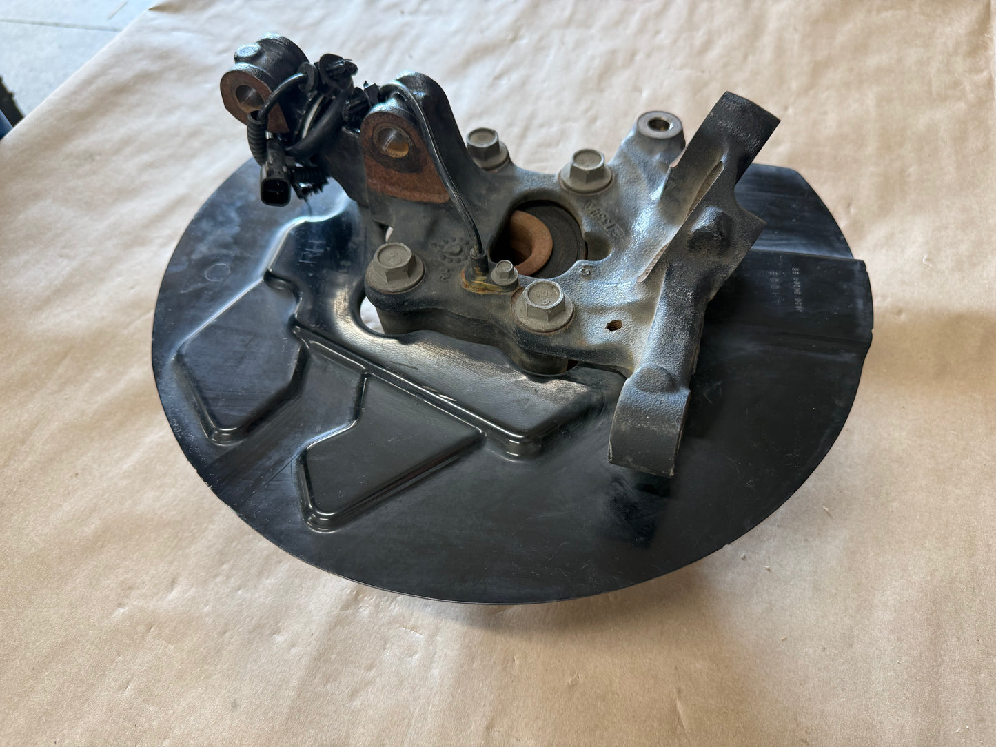 2021-2023 Ford Mustang 5.0 GT RH Passenger Side Front Spindle Knuckle Hub 4 Bolt