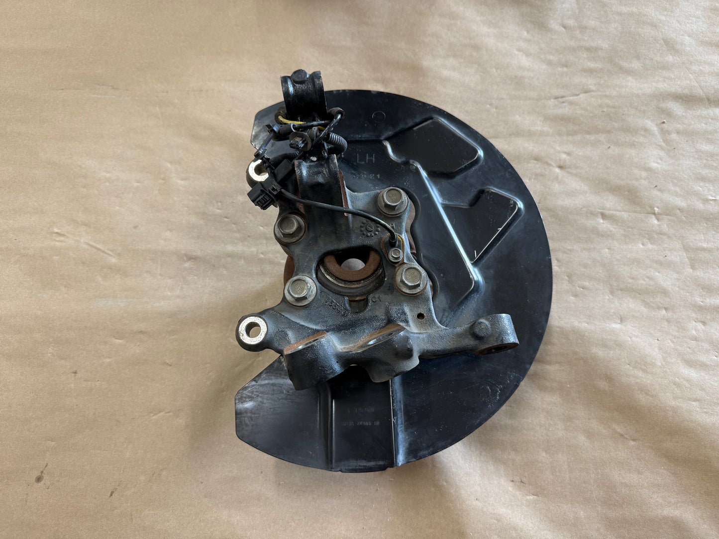 2021-2023 Ford Mustang 5.0 GT LH Driver Side Front Spindle Knuckle Hub 4 Bolt