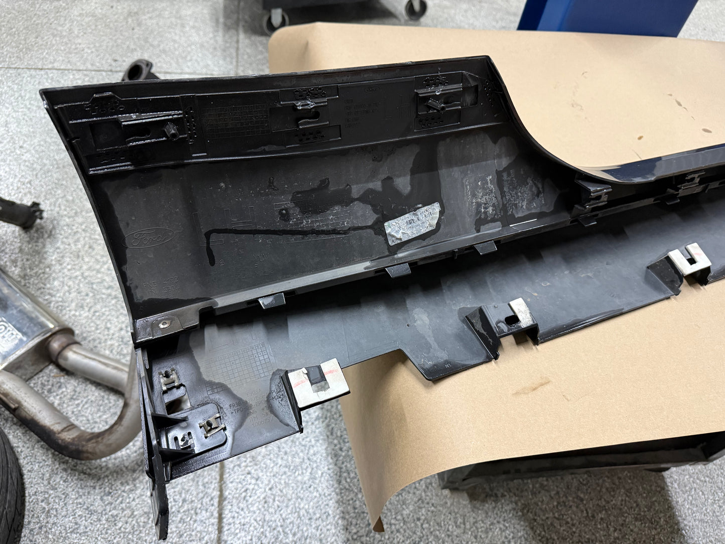 2015-2023 Ford Mustang GT V6 LH Side Skirt Molding Driver Side "J7"