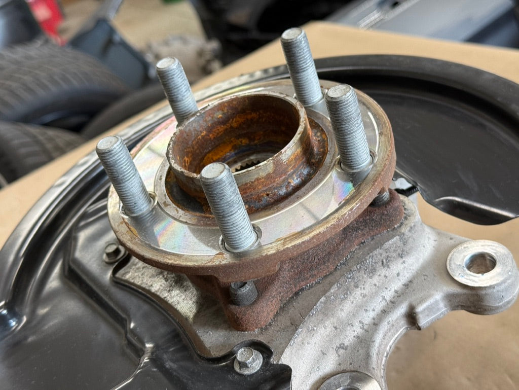 2015-2023 Ford Mustang 5.0 GT LH Driver Side Rear Spindle Knuckle Hub