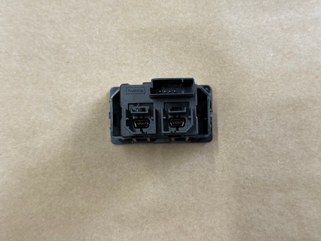 Ford Mustang USB Port OEM 16-17