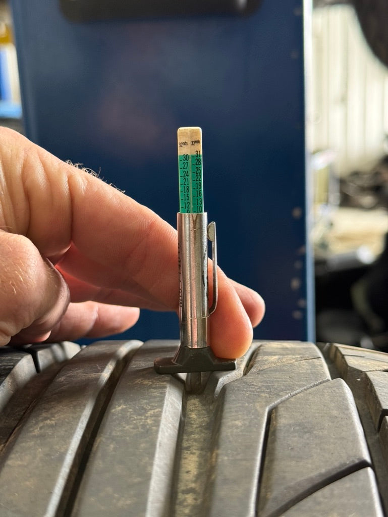 Nitto NT555 G2 265/40/19 Tire