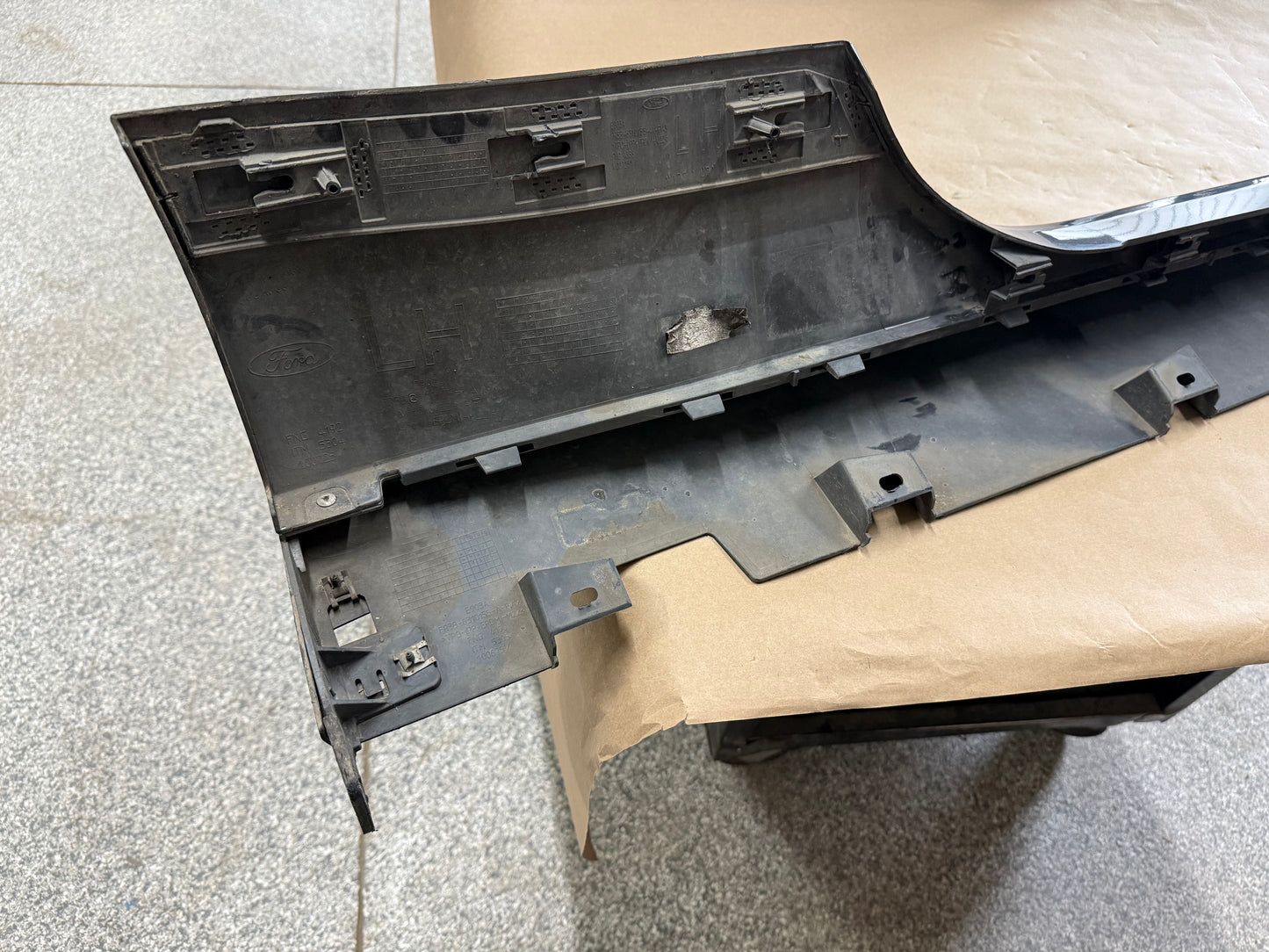 2015-2023 Ford Mustang GT V6 LH Side Skirt Molding Driver Side "J7"
