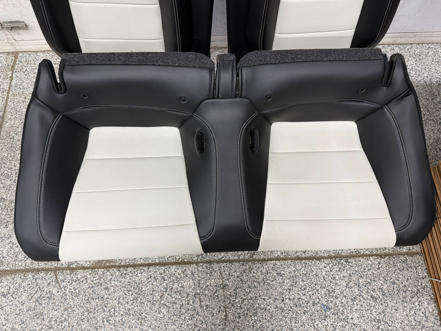 2018-2023 Ford Mustang GT Black/White Leather Front Rear Power Seats Heat/Cooled