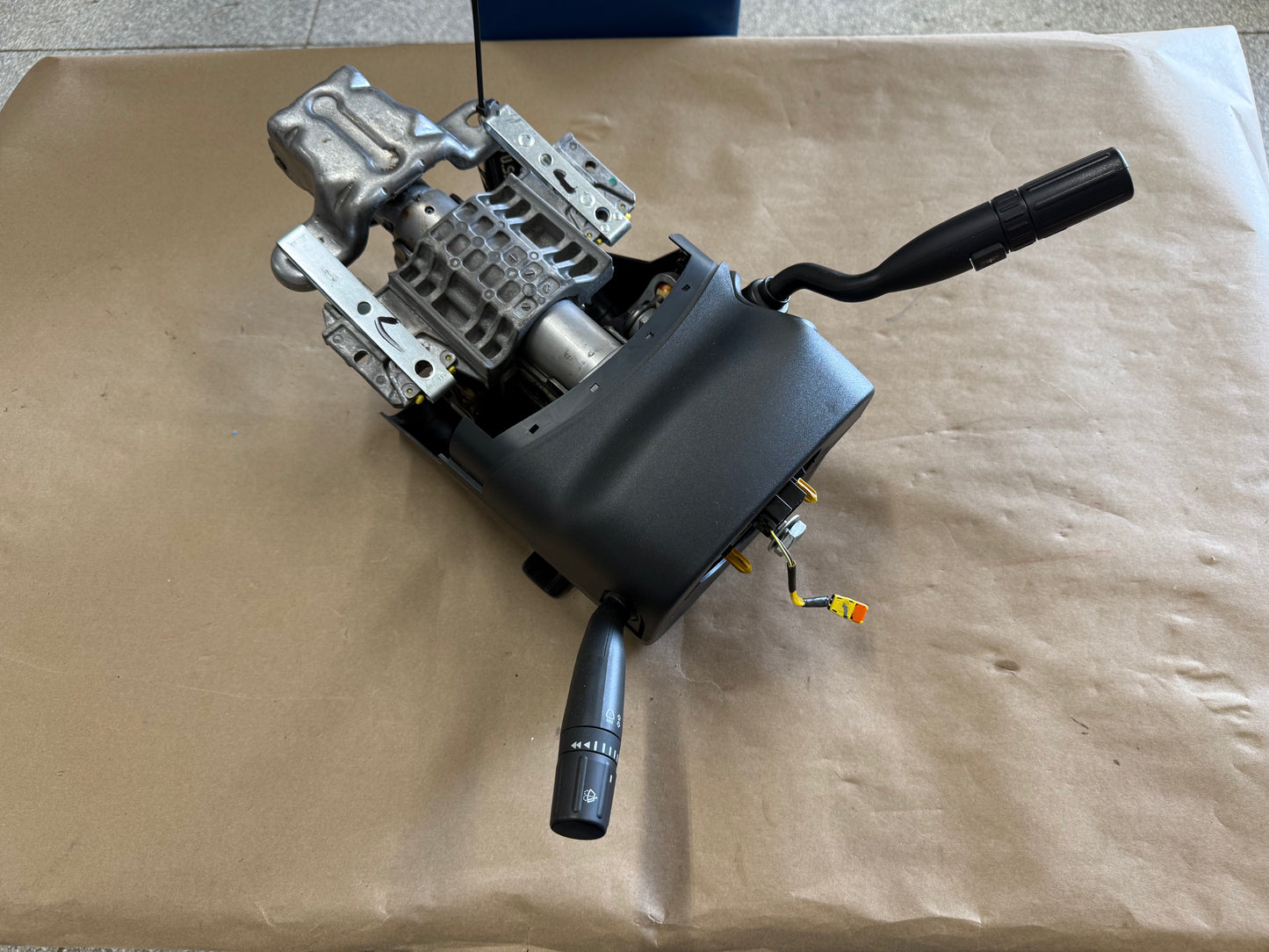 2017-2022 Ford F-250 F-350 Super Duty Steering Column Manual Tilt w/Key