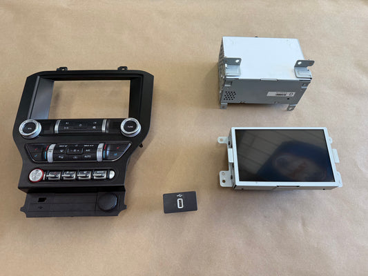 2021 Ford Mustang GT Touch Screen, Face Plate, Radio, Module USB Port