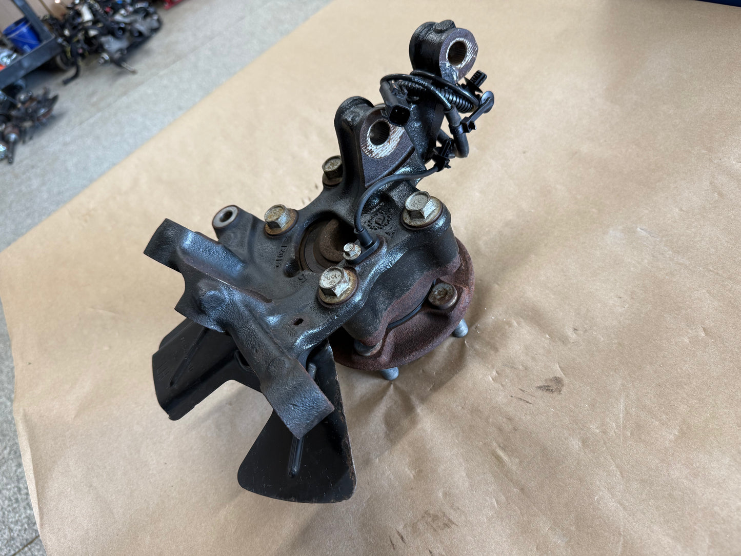 2021-2023 Ford Mustang 5.0 GT LH Driver Side Front Spindle Knuckle Hub 4 Bolt