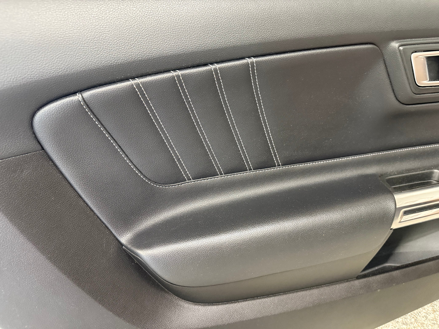 2018-2023 Ford Mustang GT LH Driver Leather Insert Door Panel Grey Stitching