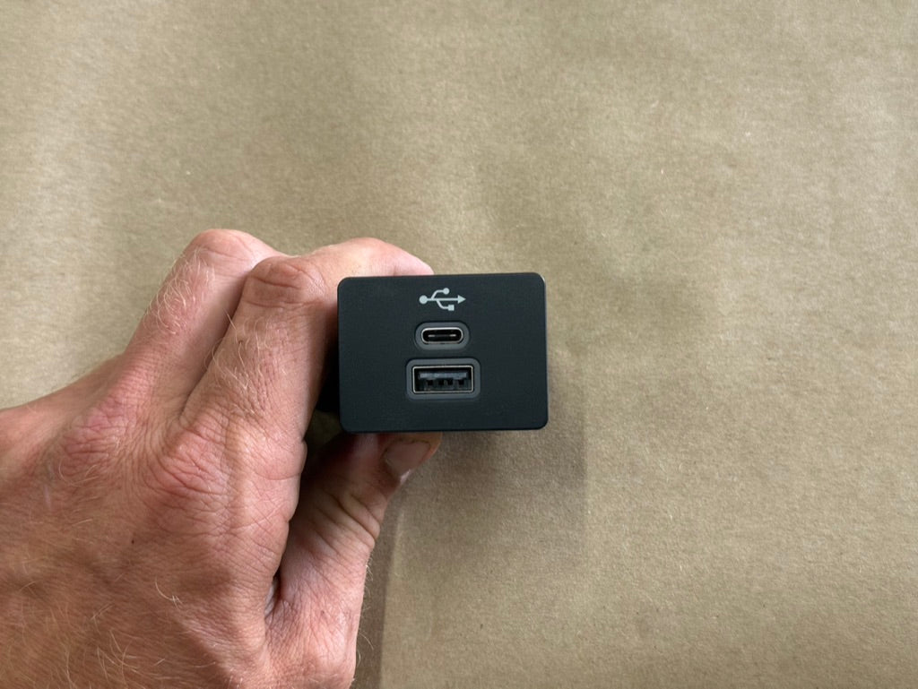 2024-2026 Ford Mustang GT Ecoboost USB Port