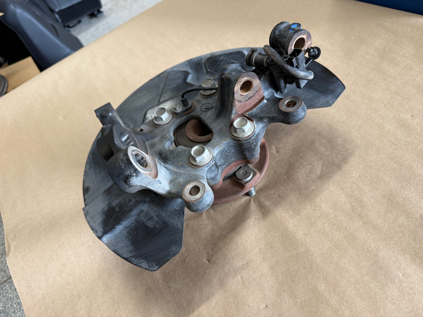 2021-2023 Ford Mustang 5.0 GT RH Passenger Side Front Spindle Knuckle Hub 4 Bolt