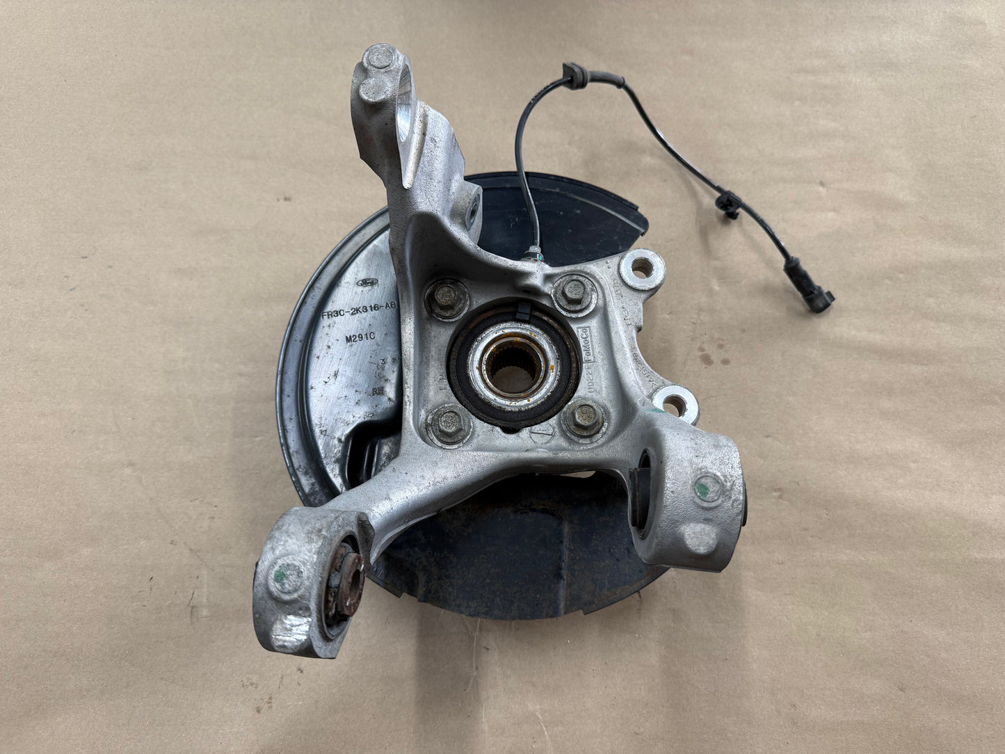 2015-2023 Ford Mustang 5.0 GT RH Passenger Side Rear Spindle Knuckle Hub