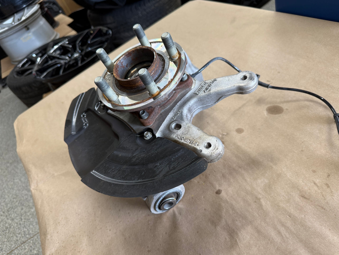 2024-2026 Ford Mustang GT LH Driver Side Rear Spindle Knuckle Hub